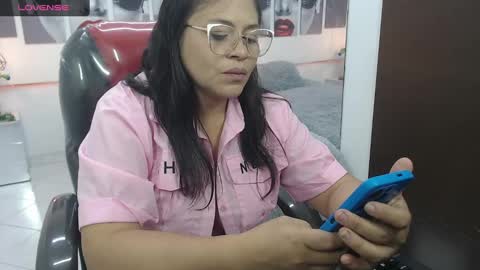 Snapshot of bella_lady_1_ chatting on February 23, 1:10 pm lady online show from February 23, 1:10 pm