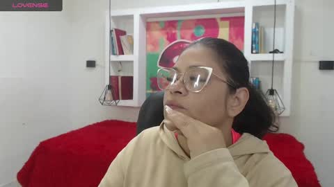 Snapshot of bella_lady_1_ chatting on September 9, 11:32 am lady online show from September 9, 11:32 am