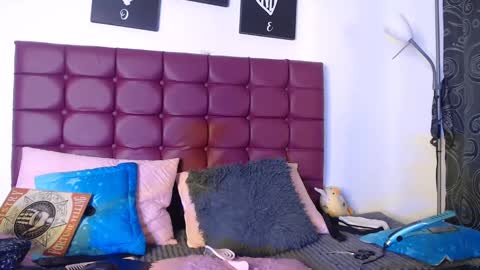 Snapshot of bella_lr chatting on February 28, 1:58 am Valentina online show from February 28, 1:58 am