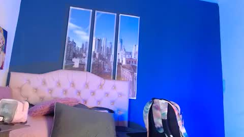 Snapshot of bella_lr chatting on May 9, 2:00 pm Valentina online show from May 9, 2:00 pm