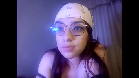 Snapshot of bella_mc chatting on November 25, 9:15 pm bella_mc online show from November 25, 9:15 pm