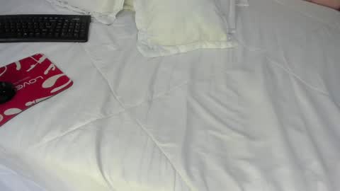 Snapshot of bella_miia_ chatting on September 10, 12:27 pm Mia online show from September 10, 12:27 pm