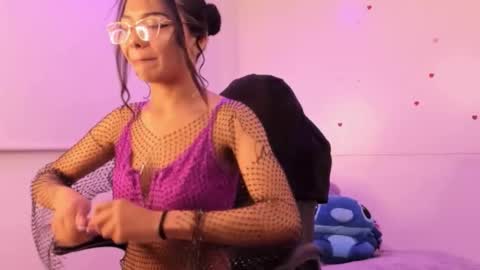 Snapshot of bella_miller1 chatting on March 23, 5:50 pm Bella online show from March 23, 5:50 pm