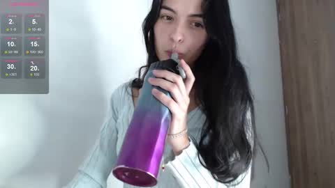 Snapshot of bella_musee chatting on December 20, 3:47 am online show from December 20, 3:47 am