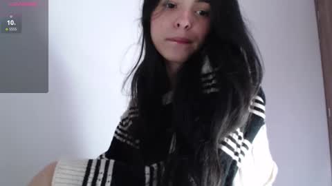 Snapshot of bella_musee chatting on December 23, 3:01 pm online show from December 23, 3:01 pm