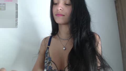 Snapshot of bella_musee chatting on January 8, 12:17 am online show from January 8, 12:17 am