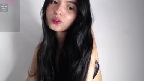 Snapshot of bella_musee chatting on January 30, 2:27 am online show from January 30, 2:27 am