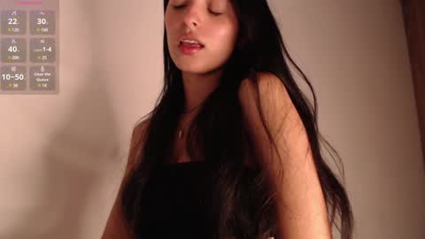 Snapshot of bella_musee chatting on February 4, 12:40 am online show from February 4, 12:40 am