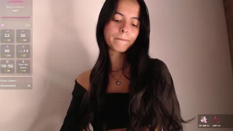 Snapshot of bella_musee chatting on February 6, 11:26 pm online show from February 6, 11:26 pm