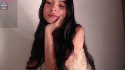 Snapshot of bella_musee chatting on February 13, 10:54 pm online show from February 13, 10:54 pm