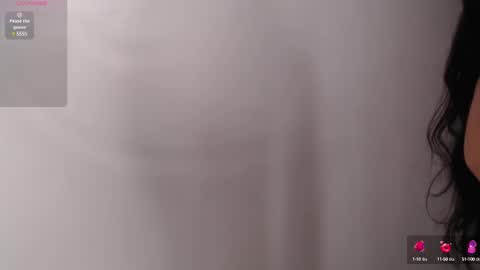 Snapshot of bella_musee chatting on February 22, 2:28 am online show from February 22, 2:28 am