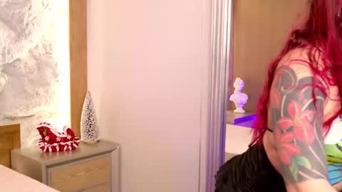 Snapshot of bella_mush chatting on November 28, 4:20 pm BELLA online show from November 28, 4:20 pm