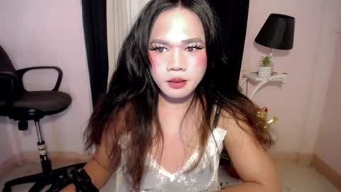 bella_ngo online show from June 17, 2:58 am
