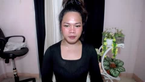 bella_ngo online show from June 19, 4:17 am
