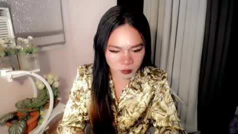bella_ngo online show from July 28, 1:32 pm