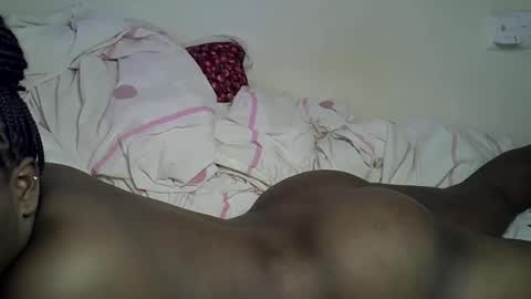 Snapshot of bella_noire1 chatting on June 5, 6:52 am bella_noire1 online show from June 5, 6:52 am