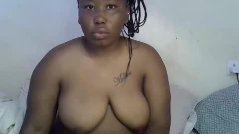 Snapshot of bella_noire1 chatting on June 8, 5:41 am bella_noire1 online show from June 8, 5:41 am