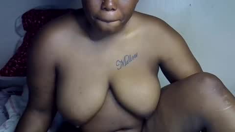 Snapshot of bella_noire1 chatting on June 8, 8:53 pm bella_noire1 online show from June 8, 8:53 pm