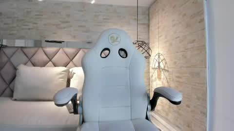 Snapshot of bella_novoa chatting on March 4, 5:13 am BELLA online show from March 4, 5:13 am