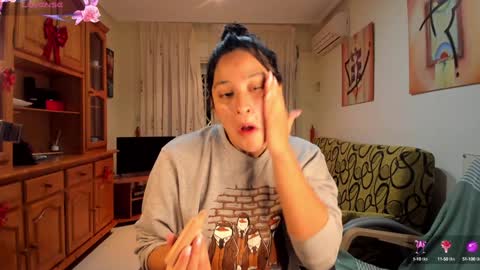 Snapshot of bella_pocahontas3 chatting on January 18, 5:31 am bella_pocahontas3 online show from January 18, 5:31 am