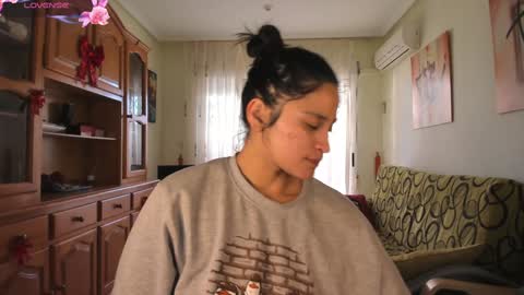 Snapshot of bella_pocahontas3 chatting on January 19, 12:28 pm bella_pocahontas3 online show from January 19, 12:28 pm