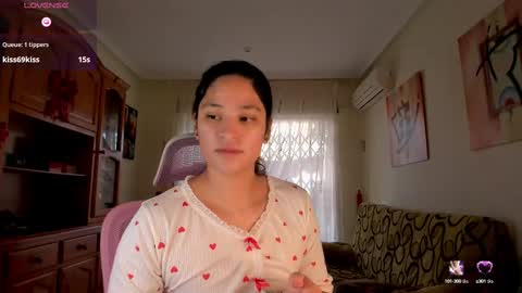 Snapshot of bella_pocahontas3 chatting on February 14, 7:38 am bella_pocahontas3 online show from February 14, 7:38 am