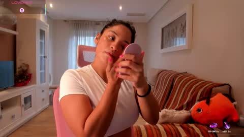 Snapshot of bella_pocahontas3 chatting on September 29, 4:23 pm bella_pocahontas3 online show from September 29, 4:23 pm