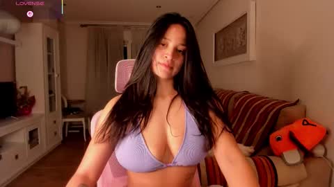Snapshot of bella_pocahontas3 chatting on October 25, 10:26 pm bella_pocahontas3 online show from October 25, 10:26 pm