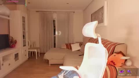 Snapshot of bella_pocahontas3 chatting on November 9, 8:18 pm bella_pocahontas3 online show from November 9, 8:18 pm