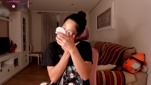 Snapshot of bella_pocahontas3 chatting on November 10, 11:04 pm bella_pocahontas3 online show from November 10, 11:04 pm