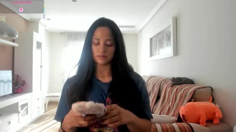 Snapshot of bella_pocahontas3 chatting on November 17, 11:27 am bella_pocahontas3 online show from November 17, 11:27 am