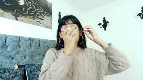 Snapshot of bella_poisonous chatting on February 11, 11:43 pm Bella online show from February 11, 11:43 pm