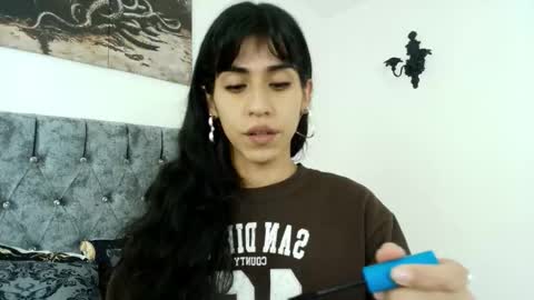 Snapshot of bella_poisonous chatting on February 28, 11:17 pm Bella online show from February 28, 11:17 pm