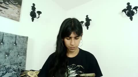 Snapshot of bella_poisonous chatting on March 7, 1:46 am Bella online show from March 7, 1:46 am