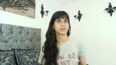 Snapshot of bella_poisonous chatting on March 22, 8:12 pm Bella online show from March 22, 8:12 pm