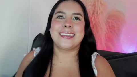 Snapshot of bella_saint33 chatting on July 9, 5:22 am bella online show from July 9, 5:22 am