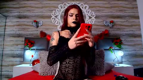 Snapshot of bella_salvatore chatting on February 17, 1:25 am online show from February 17, 1:25 am