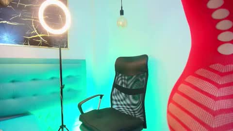     online show from December 13, 8:25 pm