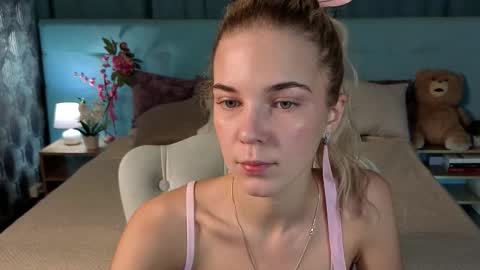 Snapshot of bella_stewartt chatting on November 21, 1:04 am Bella online show from November 21, 1:04 am