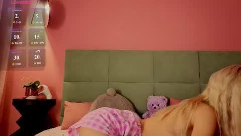 Bella NEW ROOM online show from June 28, 1:22 am