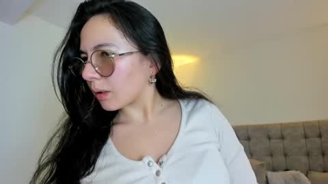 Bella online show from May 30, 7:44 pm