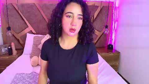 Bella Swwan  online show from July 8, 3:05 pm