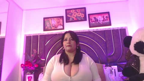 Snapshot of bella_taylor_a chatting on January 24, 12:42 am Bella Taylore online show from January 24, 12:42 am