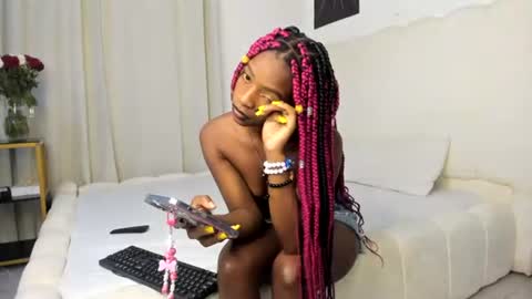 Bella sweetpea online show from June 26, 3:00 am