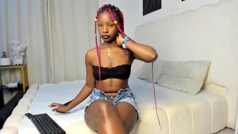 Bella sweetpea online show from July 16, 2:06 am