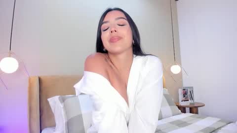  B E L L A   online show from February 17, 8:26 pm