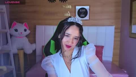 Snapshot of bella_vibes_s chatting on March 13, 12:56 pm Bella online show from March 13, 12:56 pm