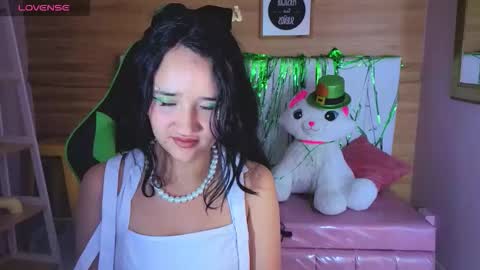 Snapshot of bella_vibes_s chatting on March 17, 12:41 pm Bella online show from March 17, 12:41 pm
