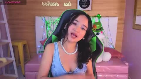 Snapshot of bella_vibes_s chatting on March 20, 12:54 pm Bella online show from March 20, 12:54 pm
