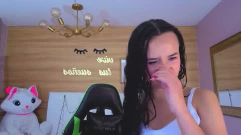 Snapshot of bella_vibes_s chatting on March 27, 12:38 pm Bella online show from March 27, 12:38 pm